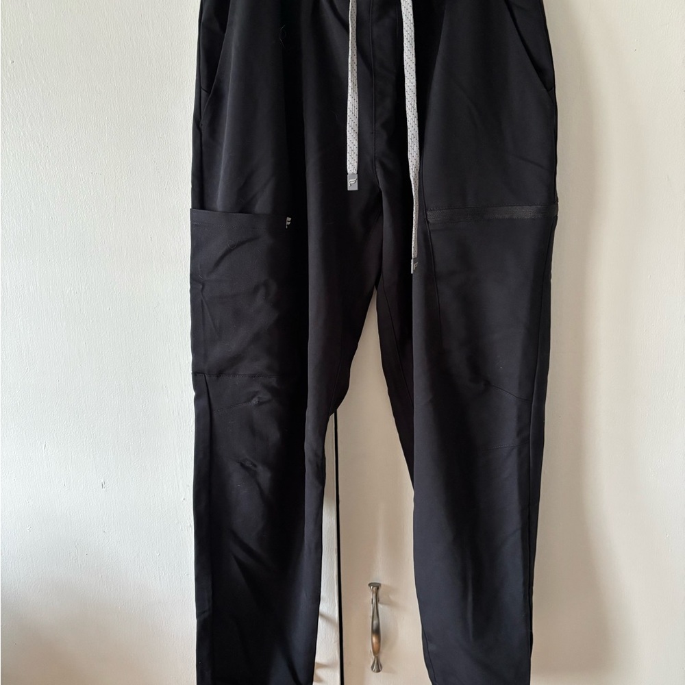 Fabletics Scrub Set